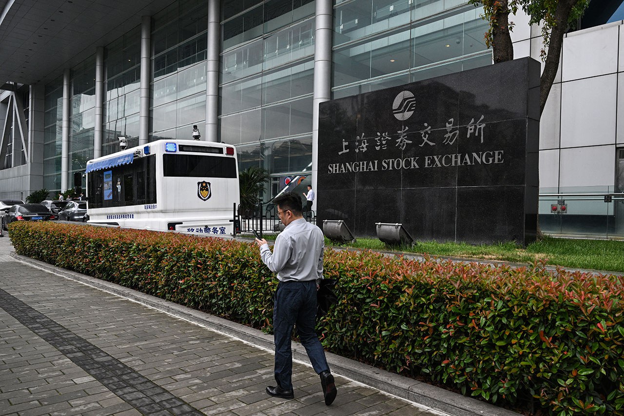 中国A股惨绿上证失守三千点大关– 普通话主页