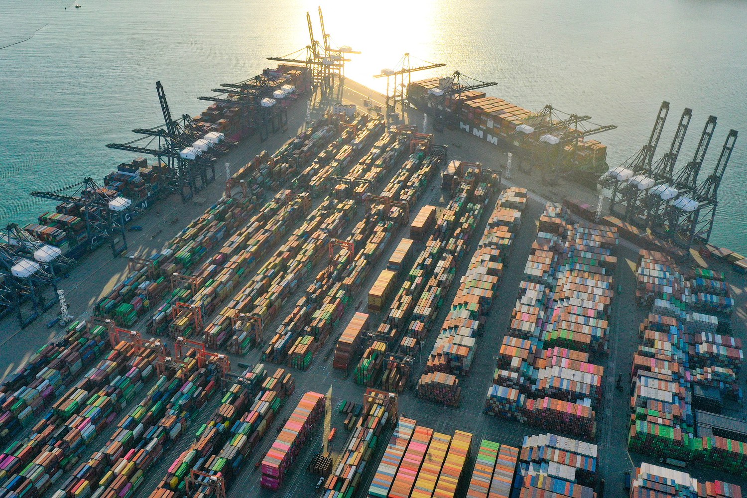 White House Report Says China-Linked Tariff Dodge Costs US Up to $26 Billion a Year