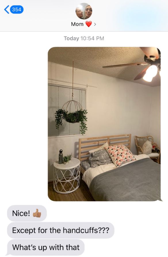 Una chica compartió una foto de su habitación y su mamá encontró un par