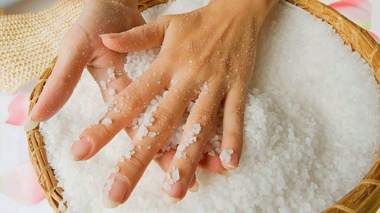 Cómo un baño de sal en la ducha (todos sus beneficios) | Mia FM