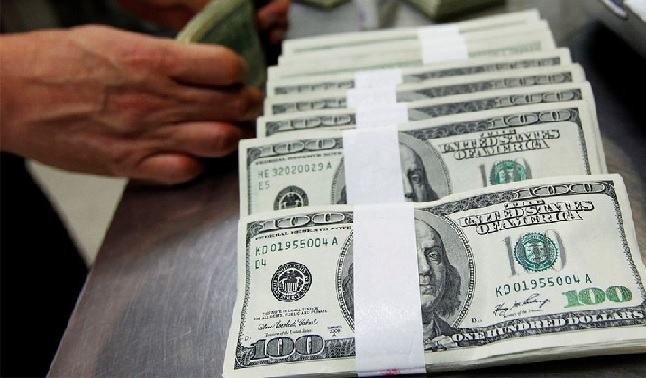El Banco Central vendió US$180 millones para contener el dólar y el blue tuvo un leve retroceso