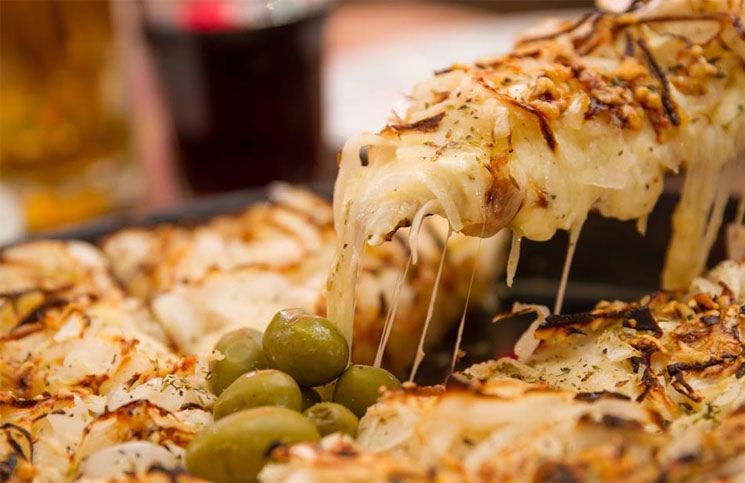 Pizza de fugazzeta rellena: una receta clásica para disfrutar en familia |  La 100