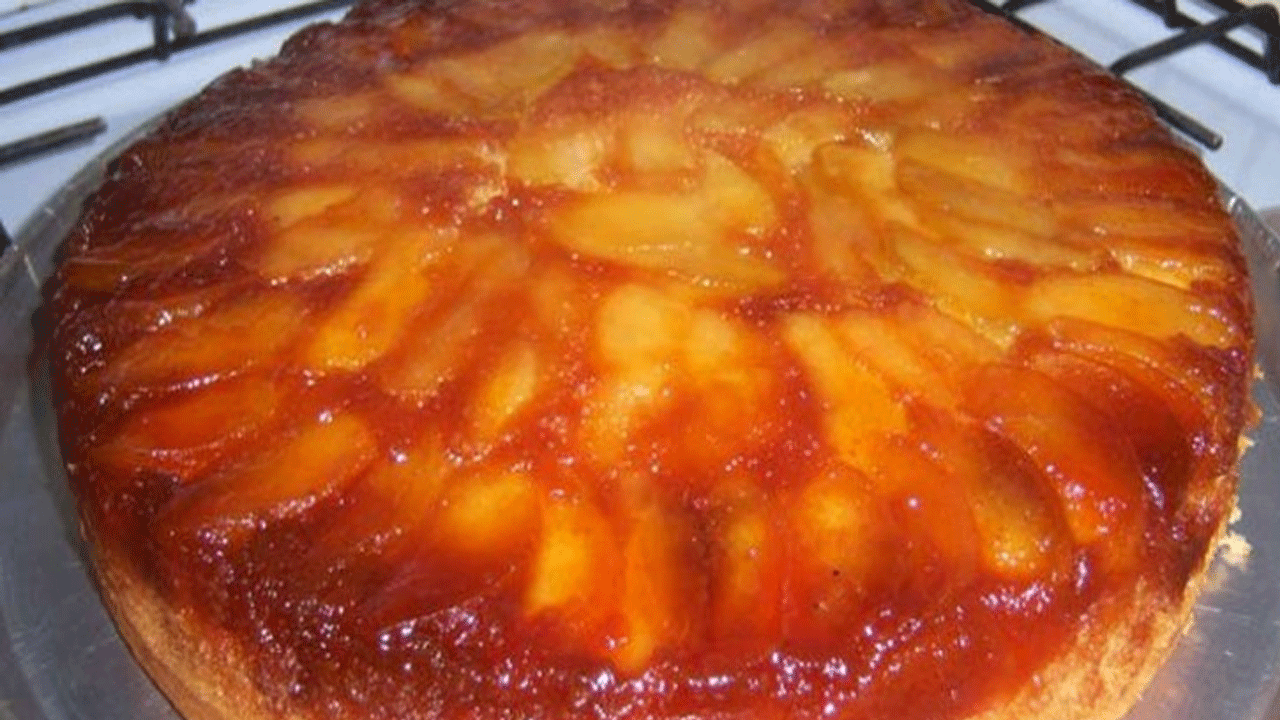 Torta invertida de manzanas fácil y sin manteca