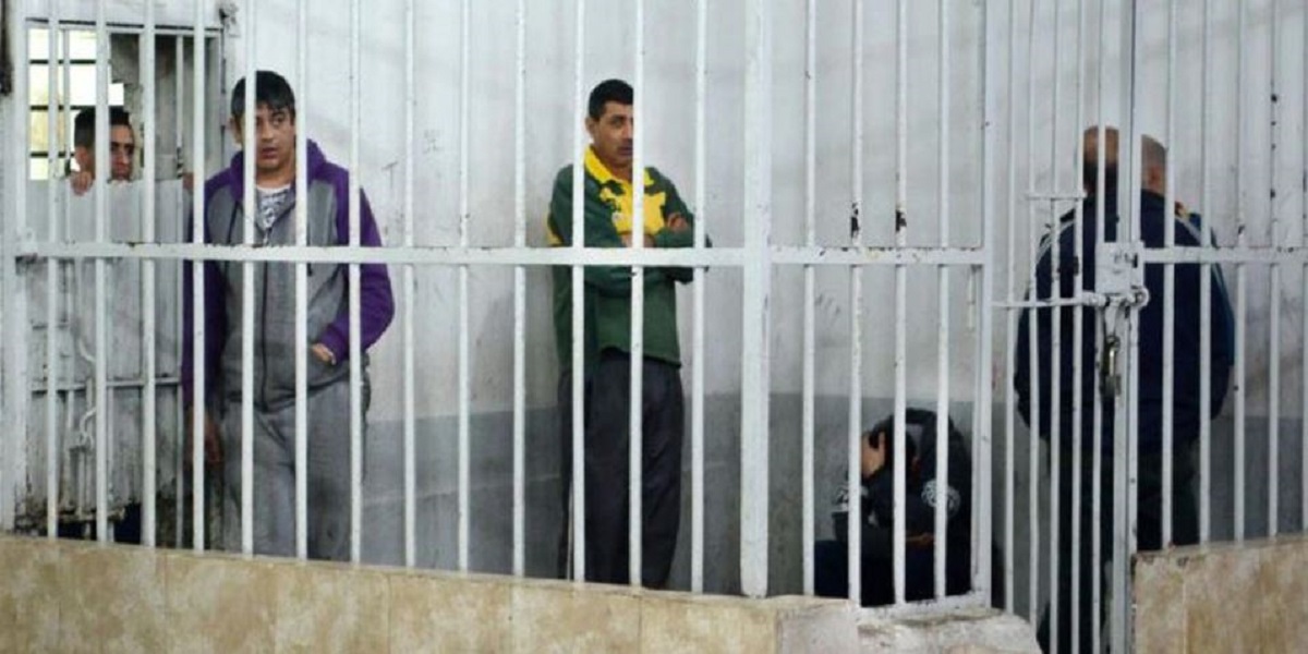 Un preso fingió ser un docente y se fugó de la cárcel de Olmos por la puerta principal