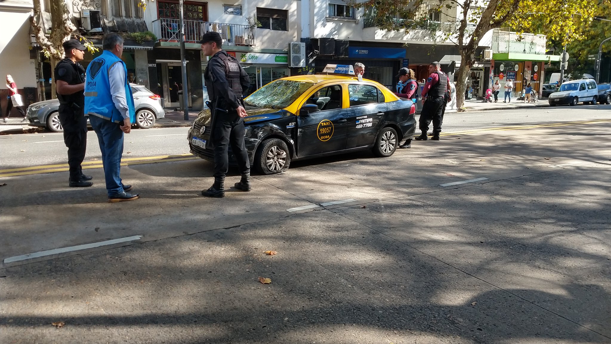 Video: el momento en que las estudiantes francesas fueron atropelladas por el taxista que tuvo un ACV al volante