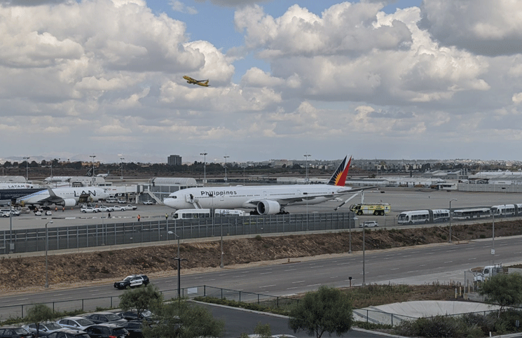 Un Boeing 777 con número de vuelo PR113 aterrizó de emergencia en Los Ángeles
