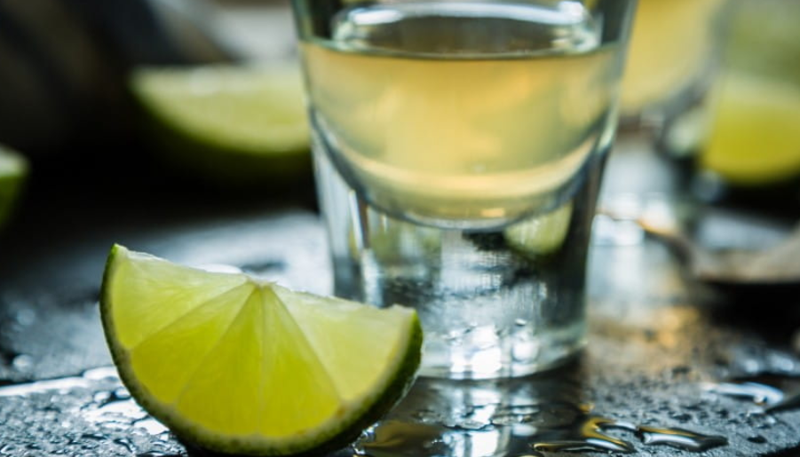 Según la ciencia, el tequila no te pone más "alegre" que otras bebidas alcohólicas