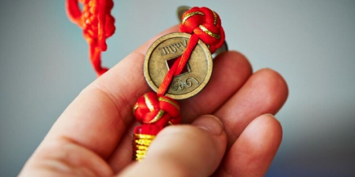 3 MONEDAS CHINA ATADAS CON CINTA ROJA PARA TU CARTERA O RITUALES – Feng  Shui Tips 88