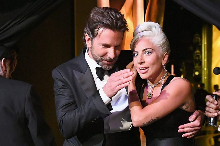 El detalle de una foto entre Lady Gaga y Bradley Cooper que genera polémica  en las redes | Radio Mitre