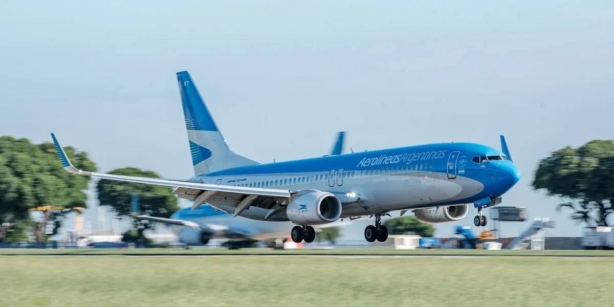 🔴 Amenaza de bomba en un avión de Aerolíneas Argentinas: evacuaron a 170 personas