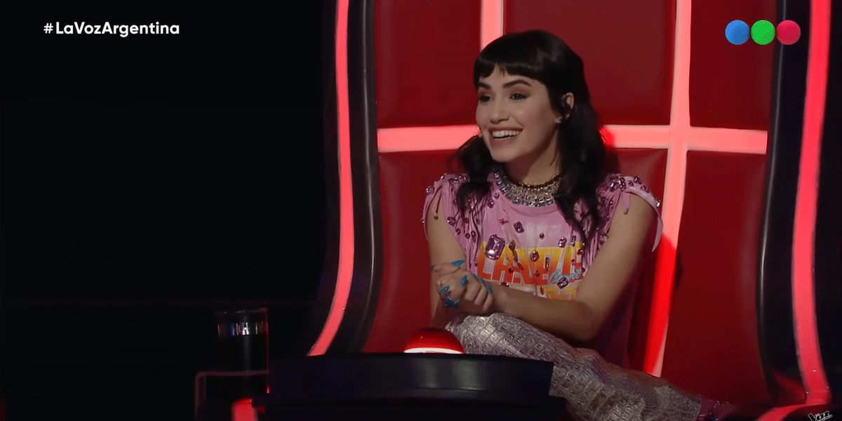 La pícara reacción de Lali Espósito cuando un participante le dijo que tenía 51 años: “Che, ¿Estás soltero?”