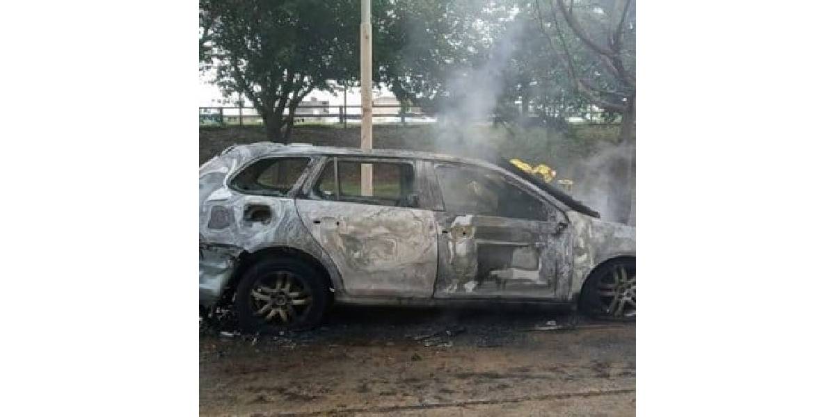 Un empresario se prendió fuego adentro de su propio auto y murió en el acto