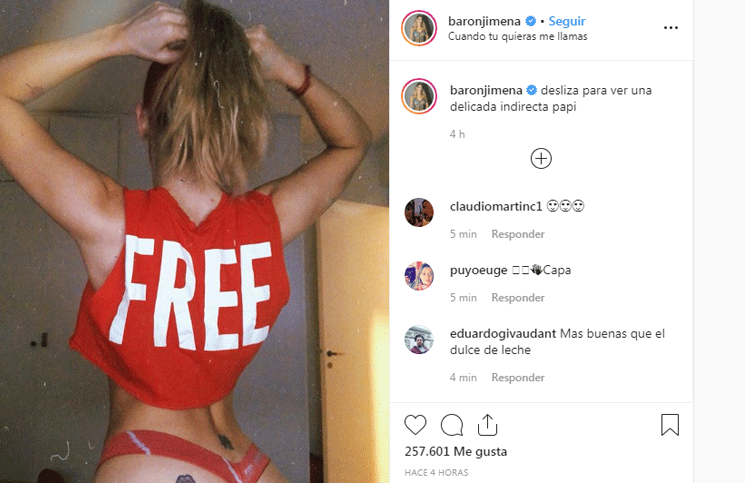 La cantante lució una sensual remera al rojo vivo que decìa "Free"