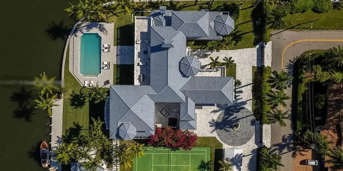 13 baños, 9 cuartos, cine y cancha de tenis: Cómo es la lujosa mansión del Kun Agüero en Miami