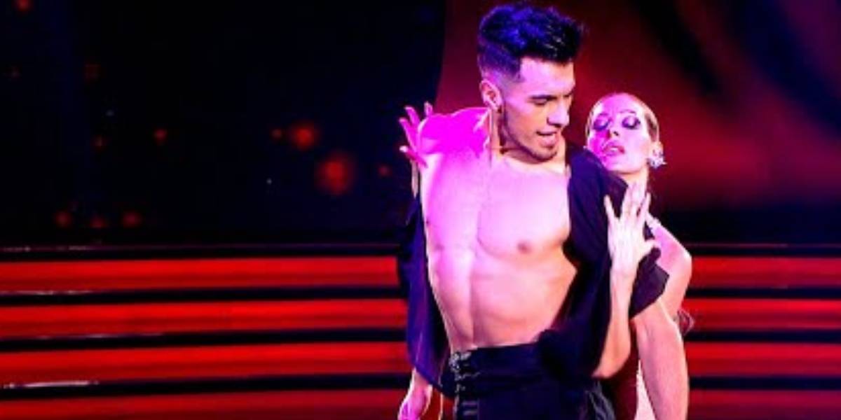 El apasionado beso de Noelia Marzol y su bailarín, Jony Lazarte: prendieron fuego la pista de La Academia