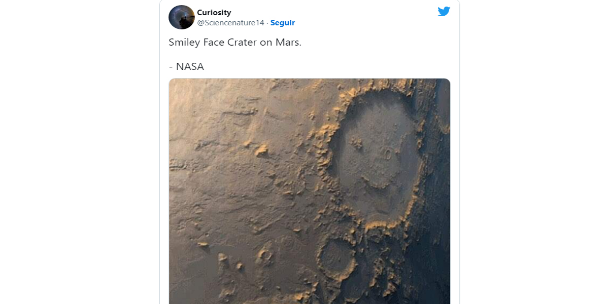 La NASA publicó una foto de un cráter "sonriente" en Marte