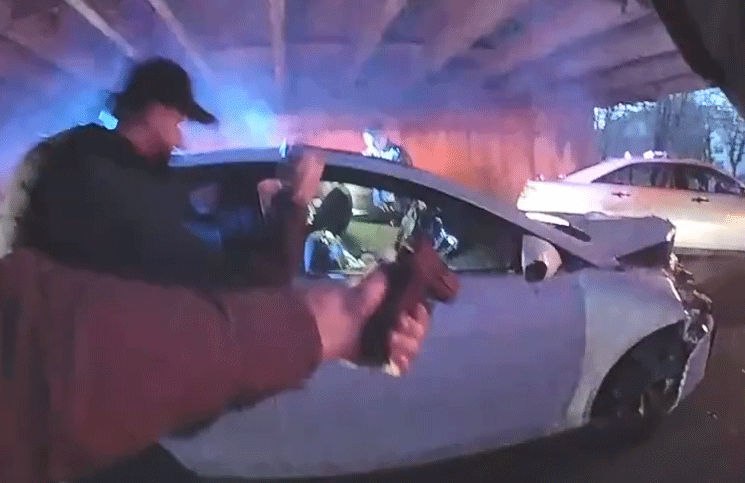 Video Un policía asesinó de 7 tiros a un joven que se encontraba dentro de un auto