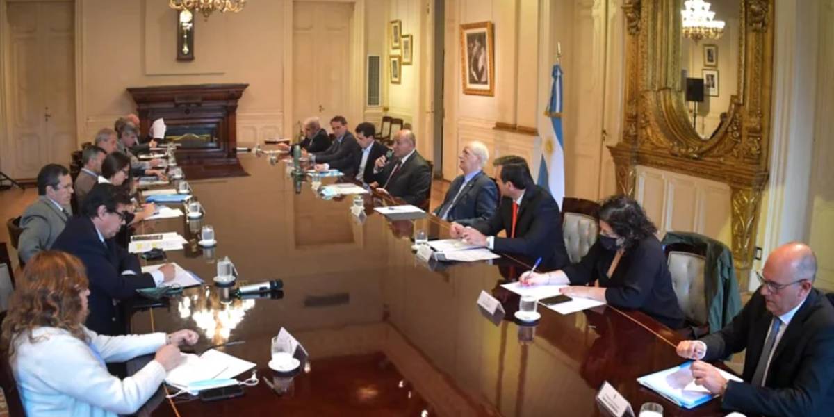 En medio de la crisis interna, el Gobierno convocó a la primera reunión de Gabinete en seis meses