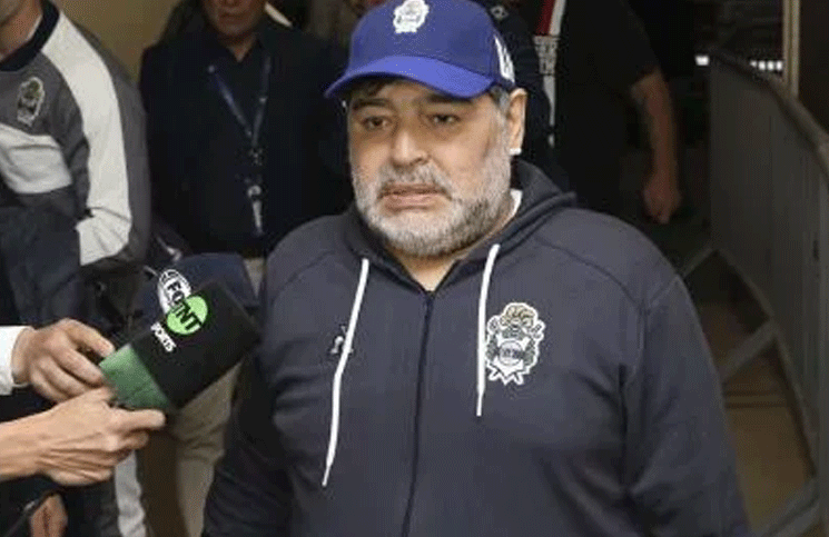 Diego Maradona, furioso con el árbitro Mastrángelo: "Así no se puede jugar"