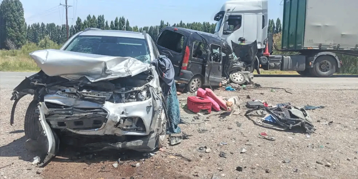 Murieron 2: una mujer perdió el control de su camioneta, se cruzó de carril en la ruta y desató una tragedia