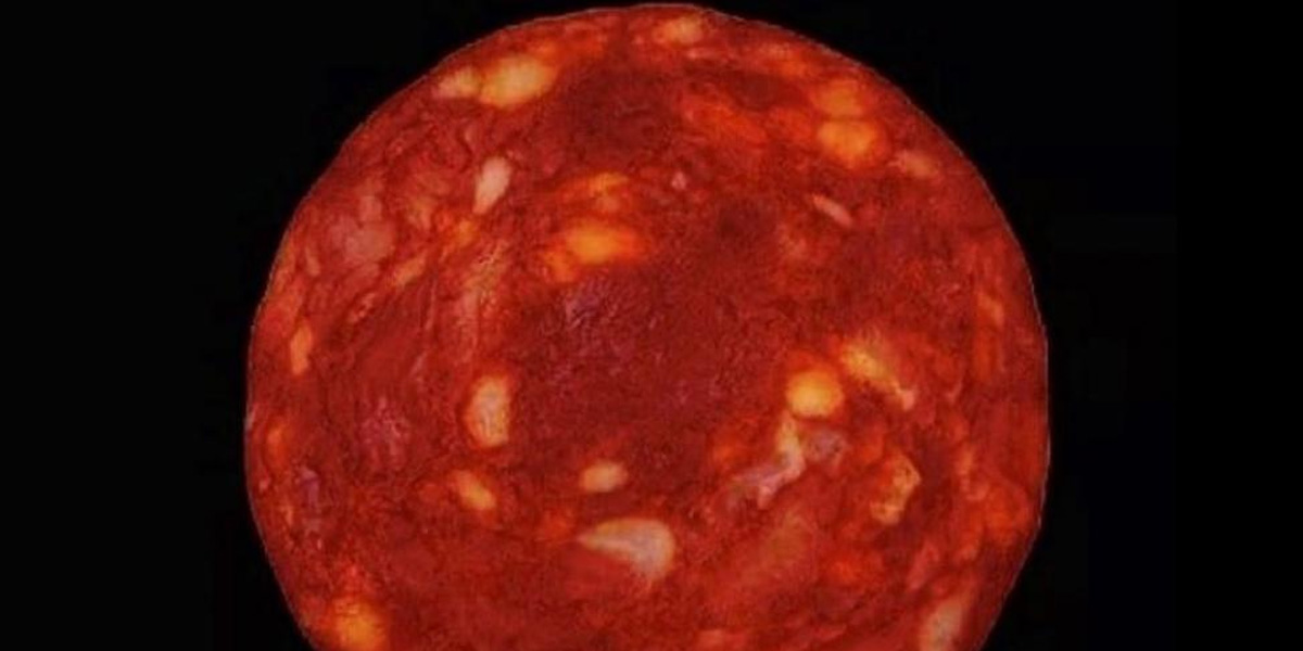Un científico comparte al supuesta foto de una estrella cuando en realidad era un salame: tuvo que salir a disculparse