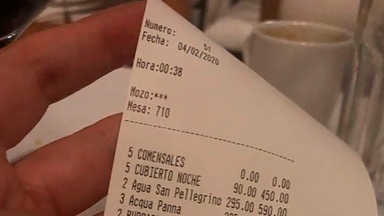 Tuiteó el ticket de una cena por 9300 pesos y se armó el debate: "Chiques no hay inflación"