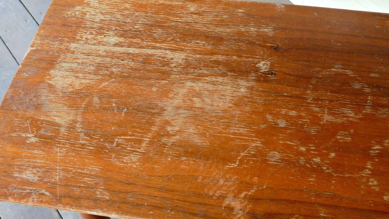 El truco que elimina los rayones de tus muebles de madera