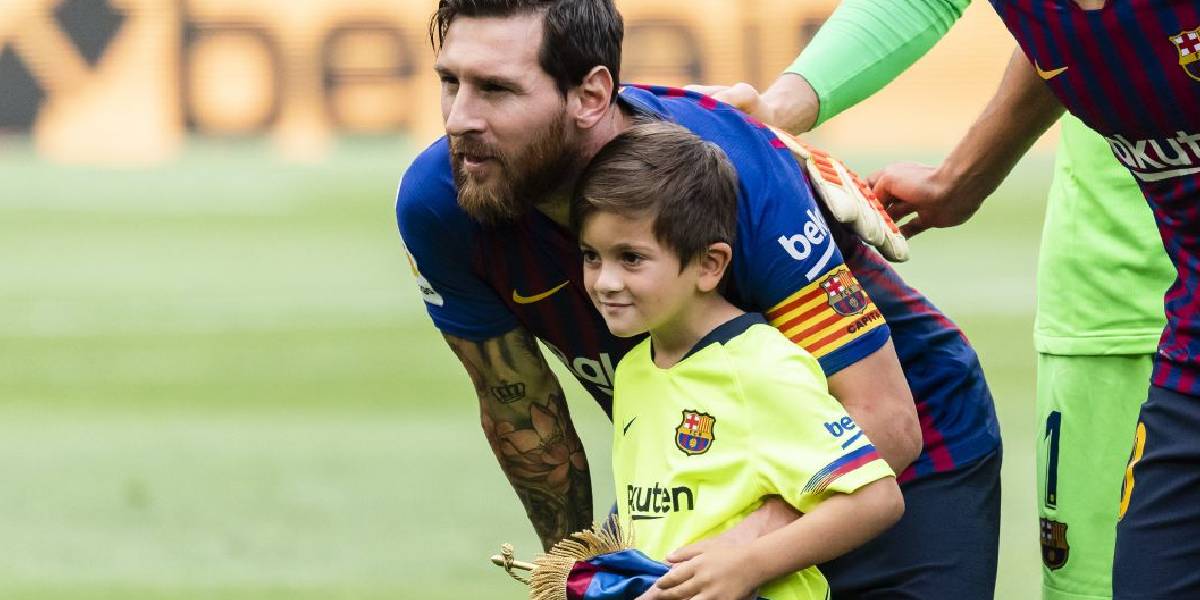 El gesto de Thiago Messi por amor al Barcelona: se tapó el escudo del PSG 