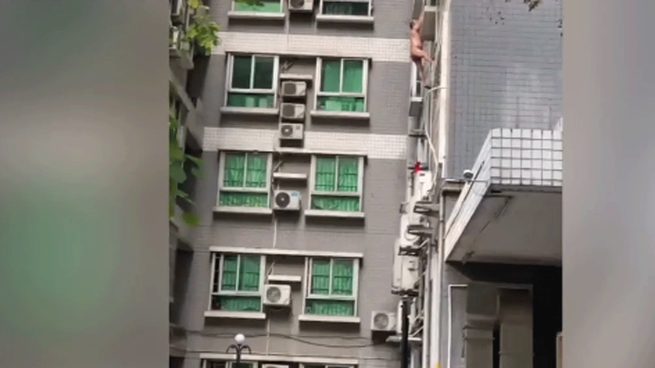 Impactante caída: escapaba del marido de su amante y calló desnudo del balcón