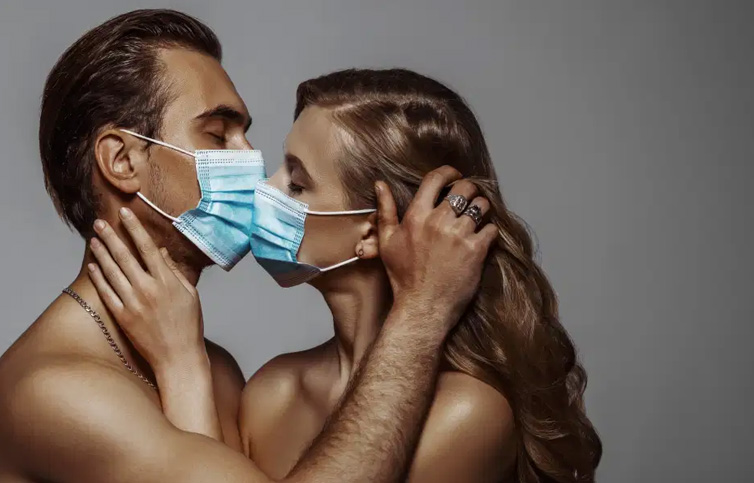 Coronavirus: recomiendan a las parejas tener sexo con barbijo puesto