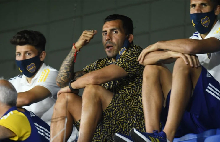 Carlos Tévez fue a ver a Boca con un extravagante look que se llevó todas  las miradas | La 100