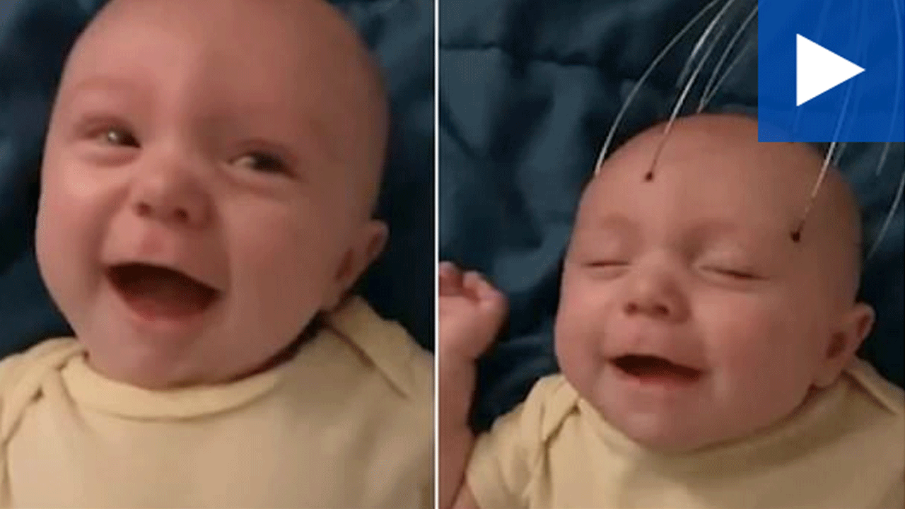 La graciosa reacción de un bebé cuando le hacen masajes en la cabeza