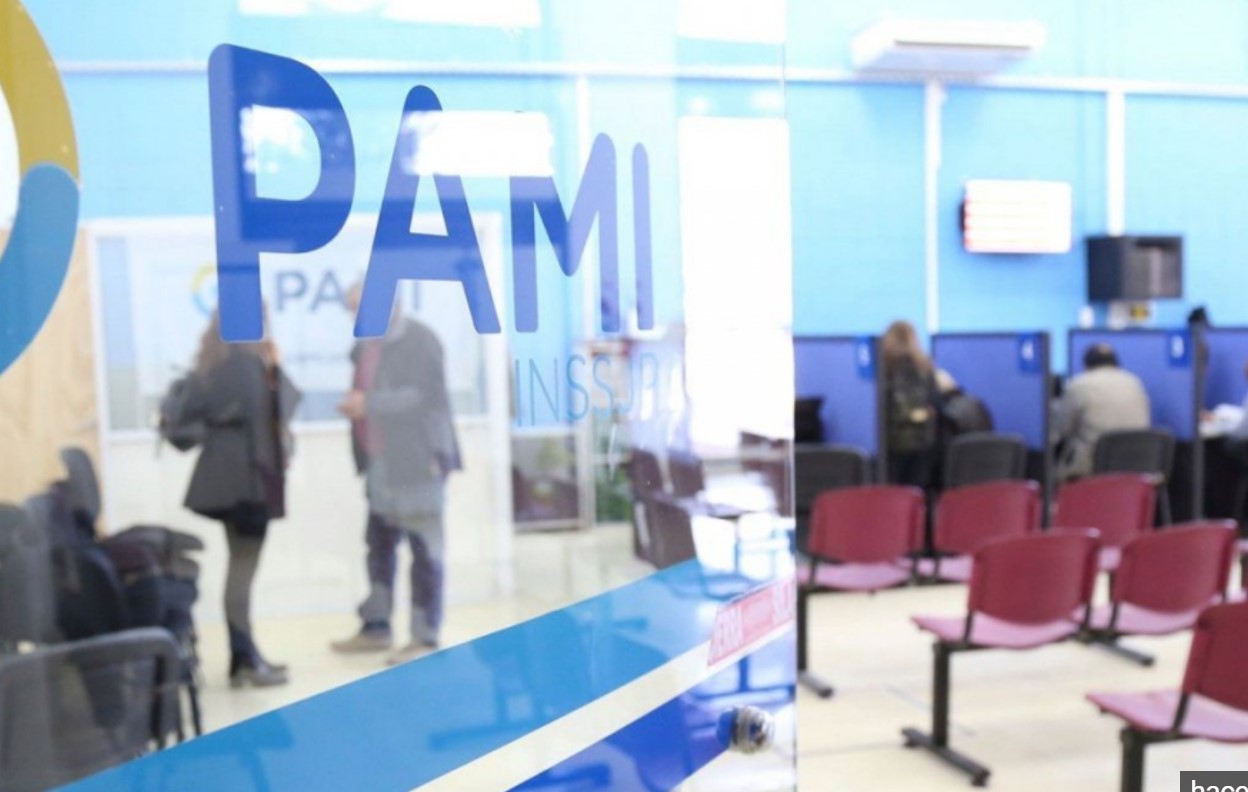 Escándalo en el PAMI de Azul por echar a perder 300 vacunas contra el Covid