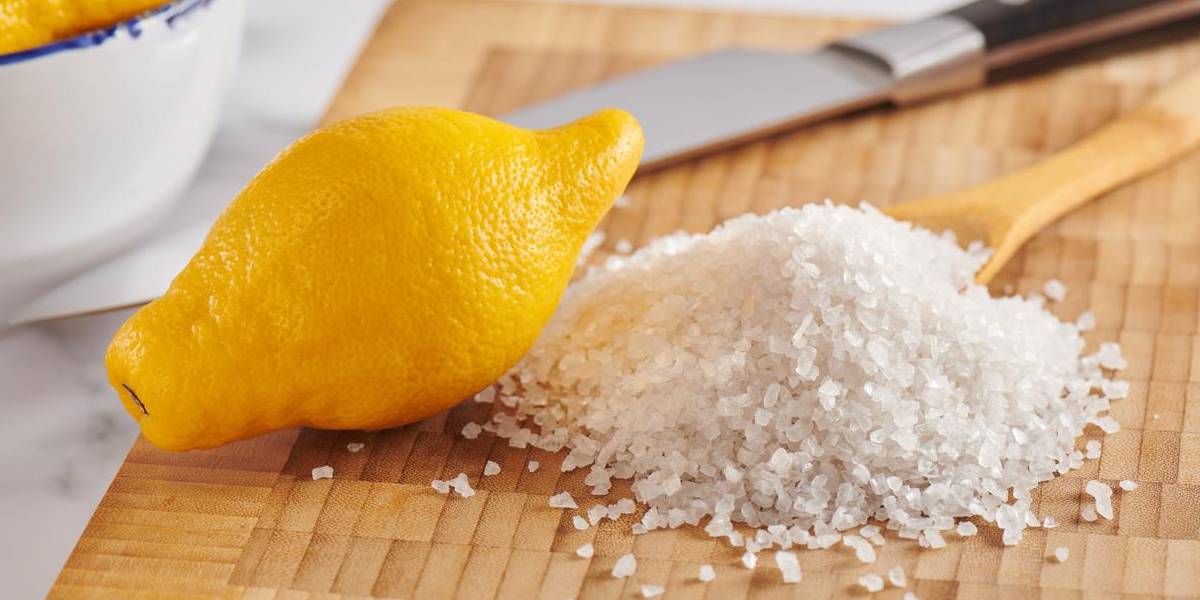 Limón con sal: cuáles son las ventajas y desventajas de comer este remedio casero