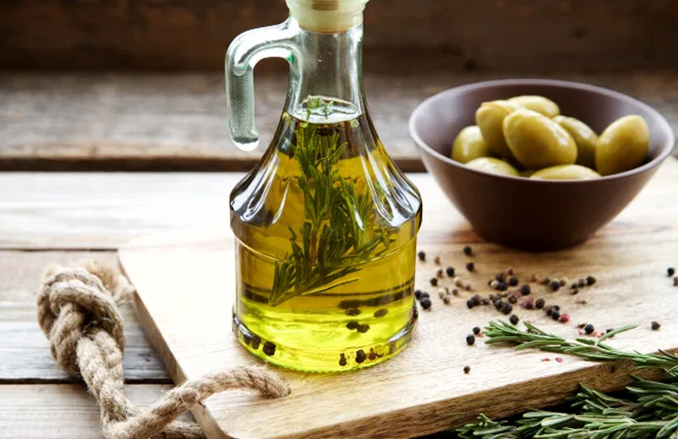 Por qué es beneficiosa una cucharada de aceite de oliva diaria