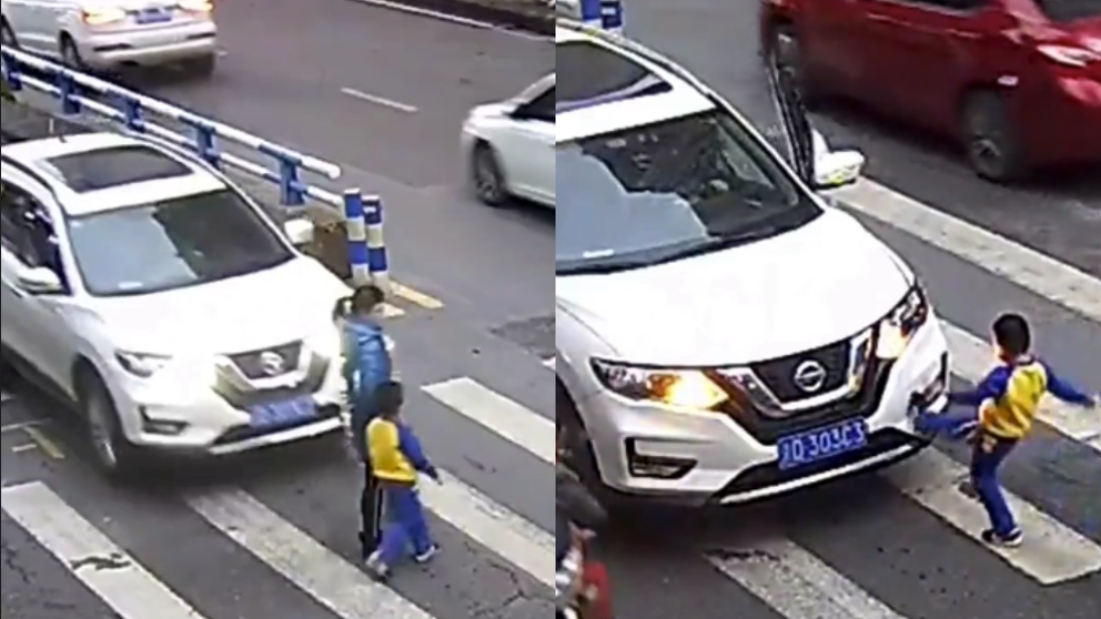 Video | Un auto atropelló a una madre y a su hijo: el nene se levantó y empezó a darle patadas