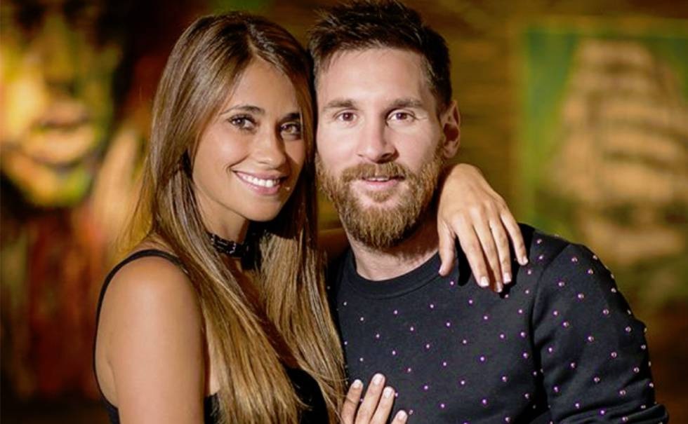 Antonela Roccuzzo eligió un vestido de Louis Vuitton para la