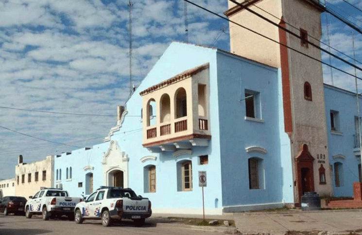 Doble escándalo en Santiago del Estero: una mujer descubrió a su novio violando a una nena y atacó a golpes a la menor