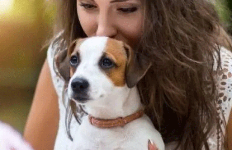 Se sacó una selfie con su perro y sin querer el resultado se hizo viral