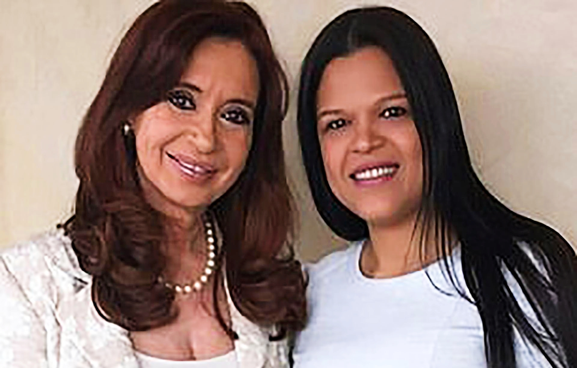 Cristina Kirchner y la hija de Hugo Chavez, abrazadas en Honduras: “Te quiero, Cris”