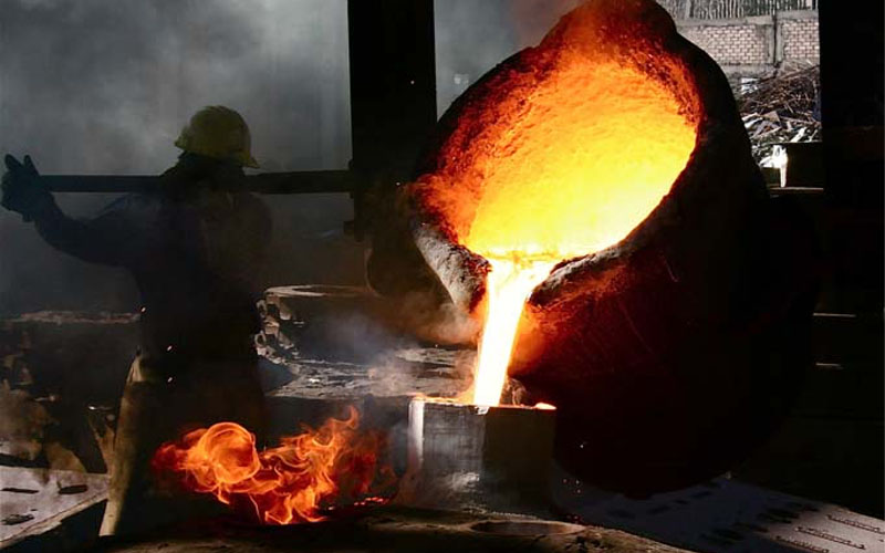 Se arrojó a un horno con metal fundido tras perder dinero en la bolsa |  Radio Mitre