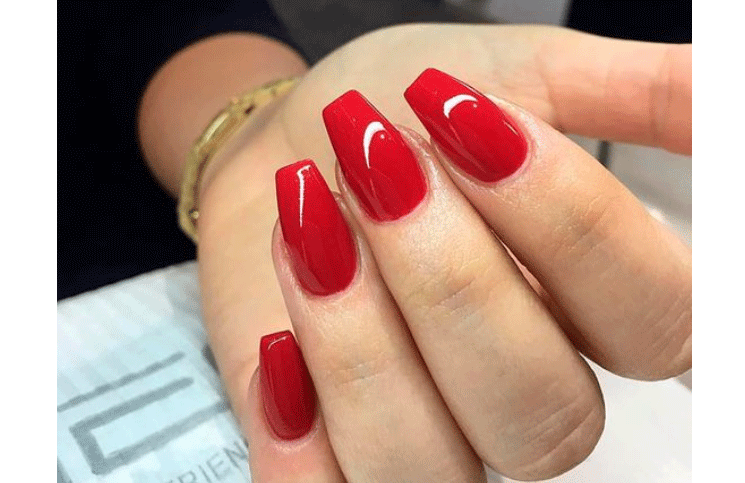 10 diseños de uñas rojas para lucir espléndida y elegante esta temporada |  La 100