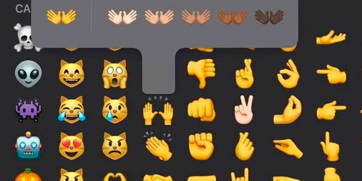 Qu significa usar el emoji de las manitos abiertas en WhatsApp