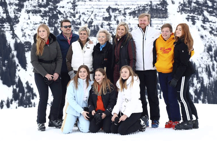 Máxima de Holanda posó divertida junto a su marido y sus tres hijas en la nieve