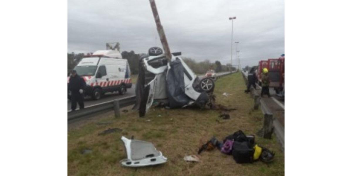 Accidente en la autopista Ezeiza-Cañuelas: hay cuatro muertos y un herido grave