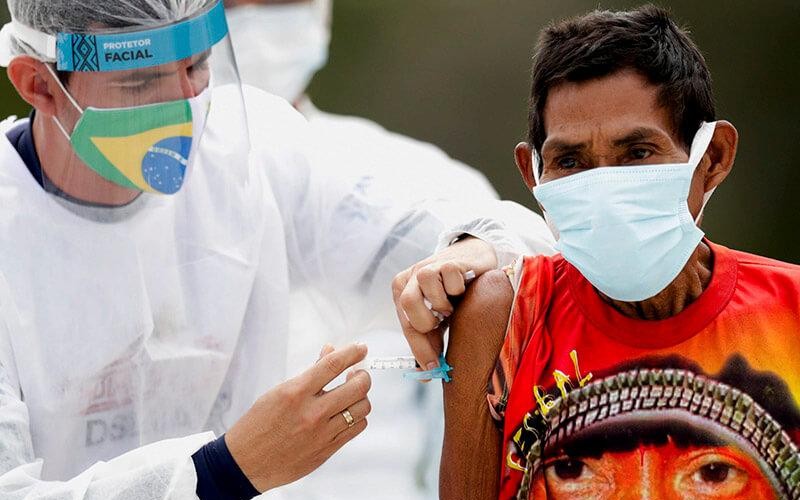 Coronavirus: investigan a 30 mil personas en Brasil por recibir una tercera dosis de la vacuna de manera irregular