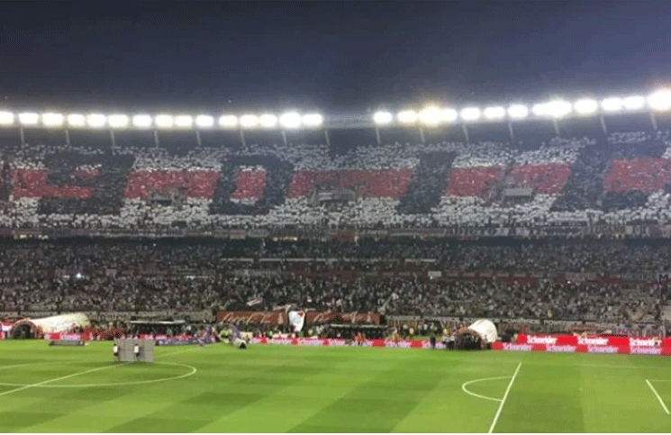 Una de las tribunas decía: 9 DIC, en honor a la final en Madrid