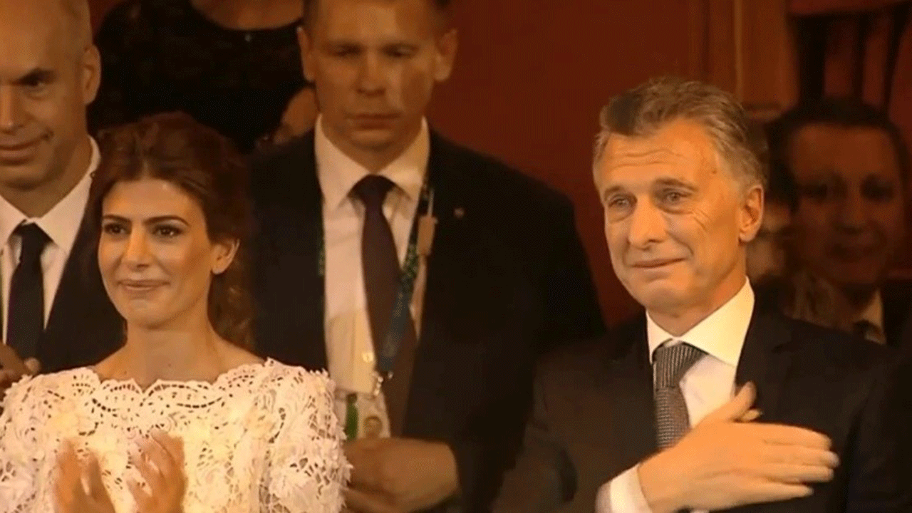 El presidente Macri lloró en el cierre de la gala del Colón: "¡Argentina, Argentina!"