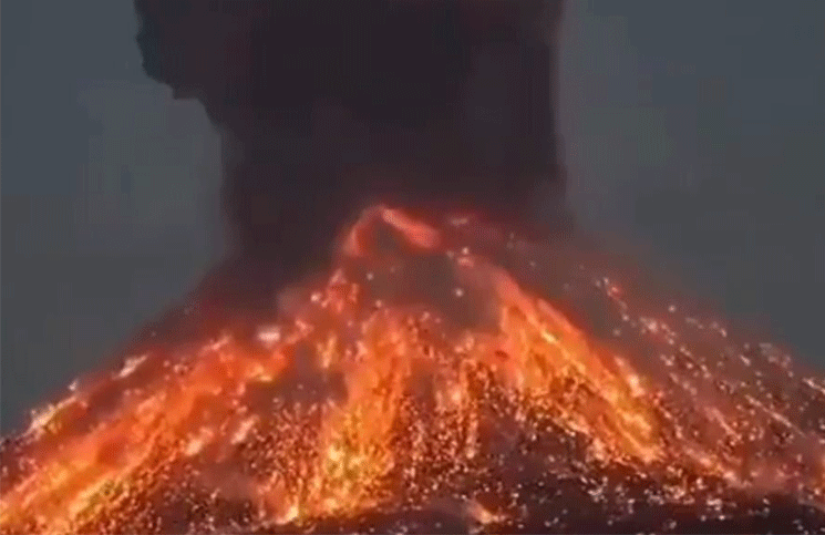 El volcán que en 2008 desató un peligroso tsunami volvió a entrar en erupción