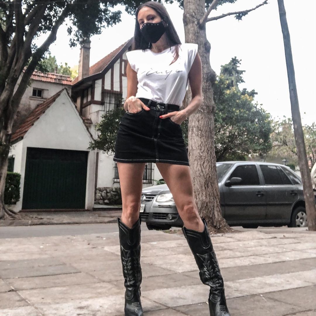Con unas botas texanas de cuero, Magui Bravi presumió sus largas piernas |  La 100